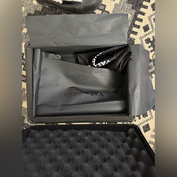 VALBASAS DENIM The Vision 400 Low Speckle Crème Sneakers 
29/99 - Picture 9 of 11